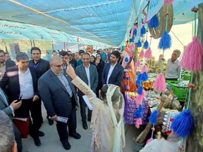 نخستین جشنواره سیب سمیرم با حضور مسئولین کشوری و استانی و مردم سرزمین هزار چشمه در شهر کمه افتتاح شد