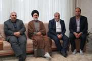 دیدار نماینده ولی‌فقیه در بنیاد شهید با خانواده شهیدان «نصیری، هاشمی و سلیمیان» در شهرستان لنجان