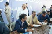 طنین خدمت در هفته دولت؛ برپایی میز خدمت بنیاد شهید اصفهان در مصلای نماز جمعه