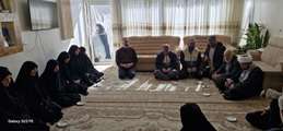 دیدار مسئولین شهرستان تیران و کرون به همراه خادمیاران رضوی با خانواده‌ شهید امیر عباس سلیمی 